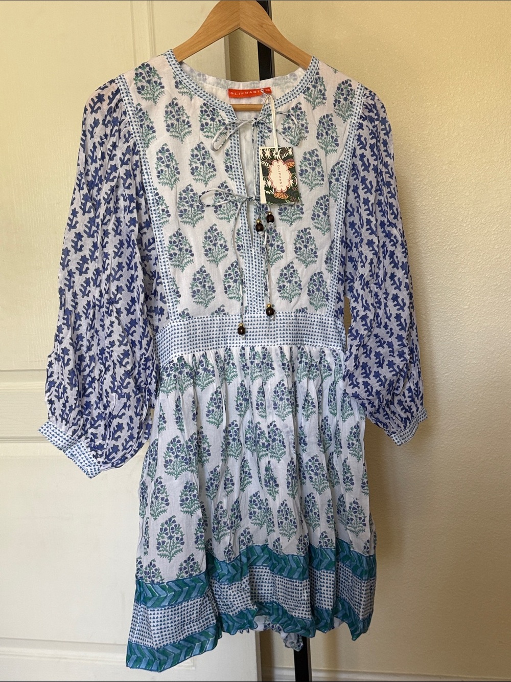 Oliphant 🌼🌼Boho Floral Tunic Dress in White and Blue